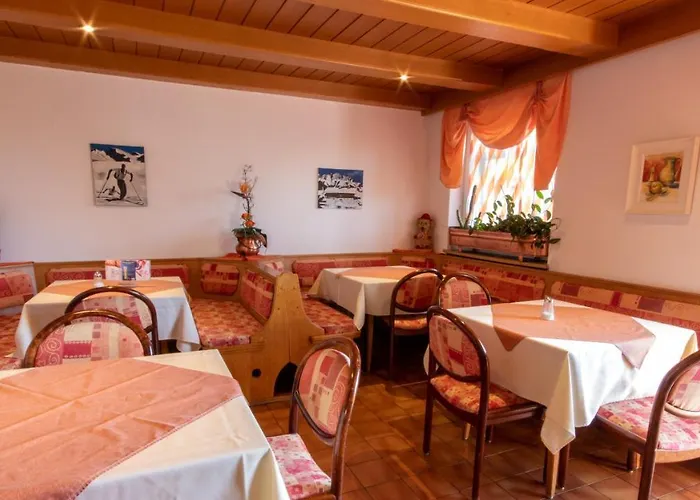 Cafe Alpina Pensionat 3*
