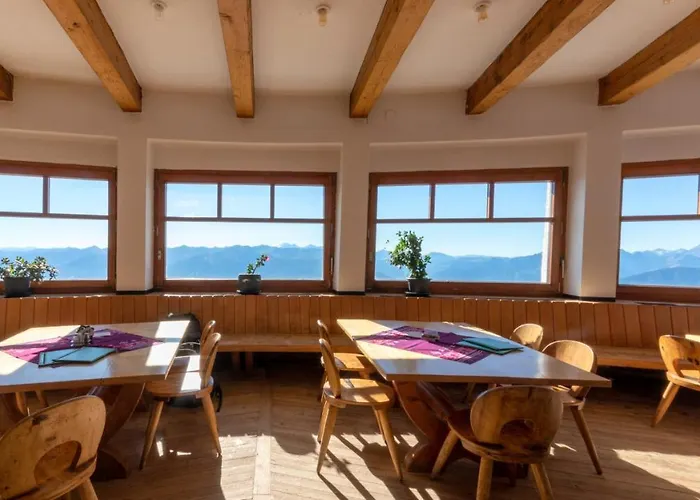 Pensionat Cafe Alpina 3*