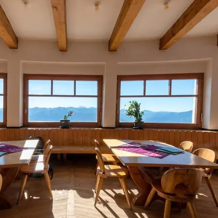 Pensionat Cafe Alpina 3*