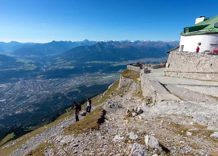 Гостьовий будинок Cafe Alpina 3*